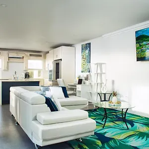 La Vue De - Luxury In Bird Rock Apartment Basseterre